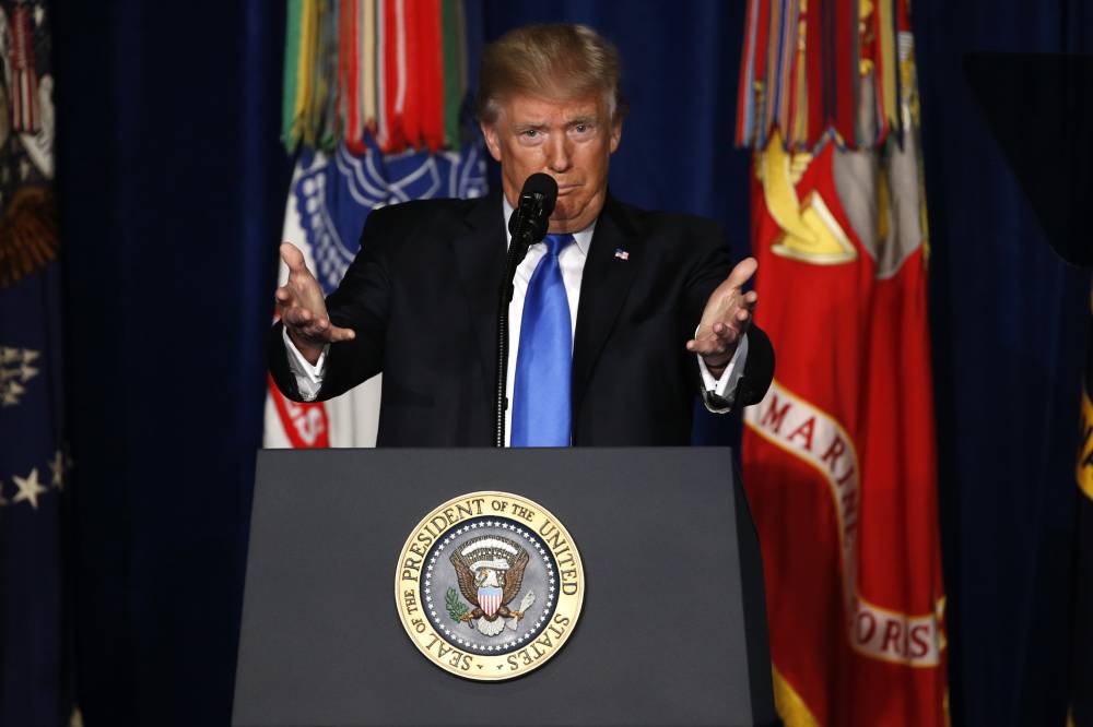 Medida no Afeganistão divide Trump e seu ex-estrategista-chefe