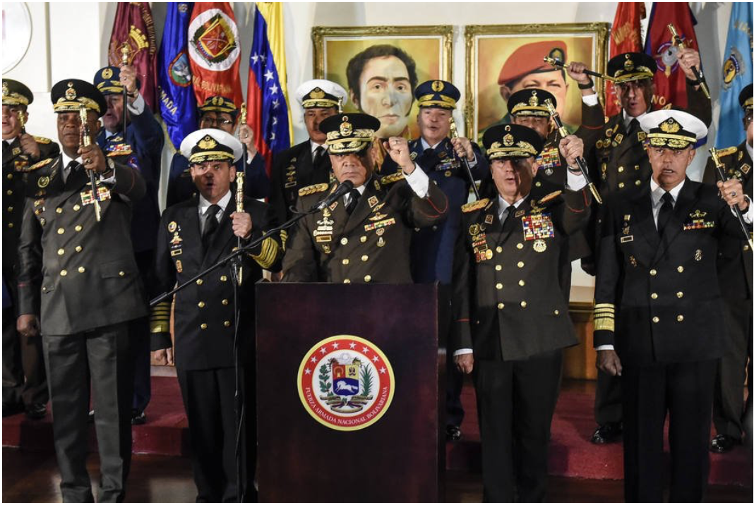 Os incentivos dos militares de apoiar ou abandonar Maduro