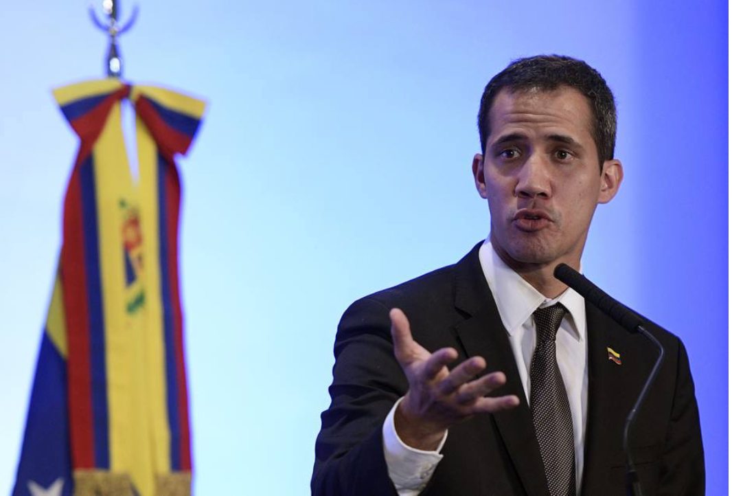 Ameaça de ação militar é peça-chave na estratégia de Guaidó