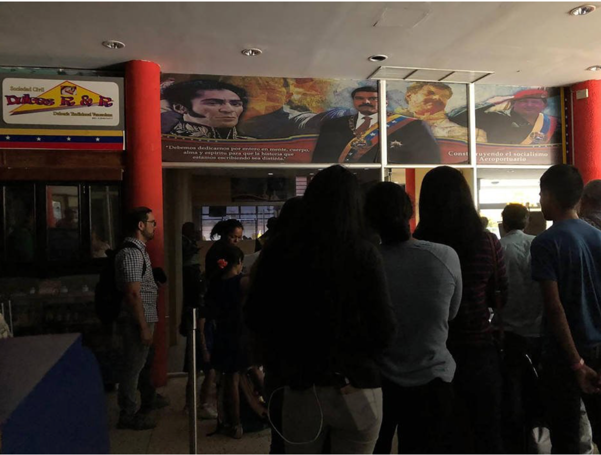 Apagão e falta de gasolina na Venezuela podem acelerar queda do chavismo