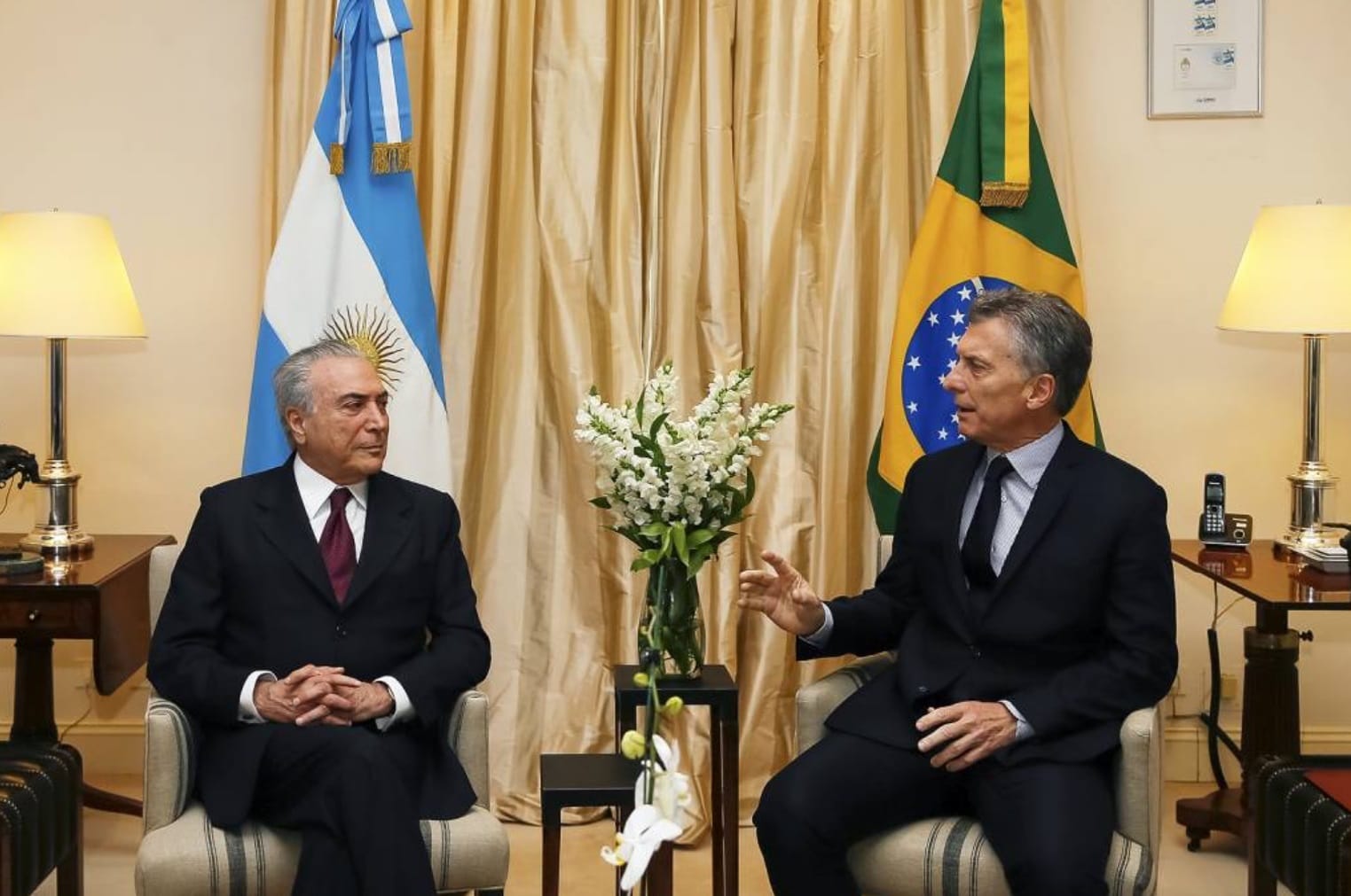 Um bloco em crise existencial