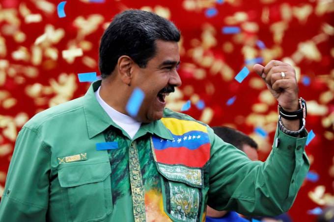 Em meio à fuga de empresas e pessoas comuns, Venezuela realiza eleições