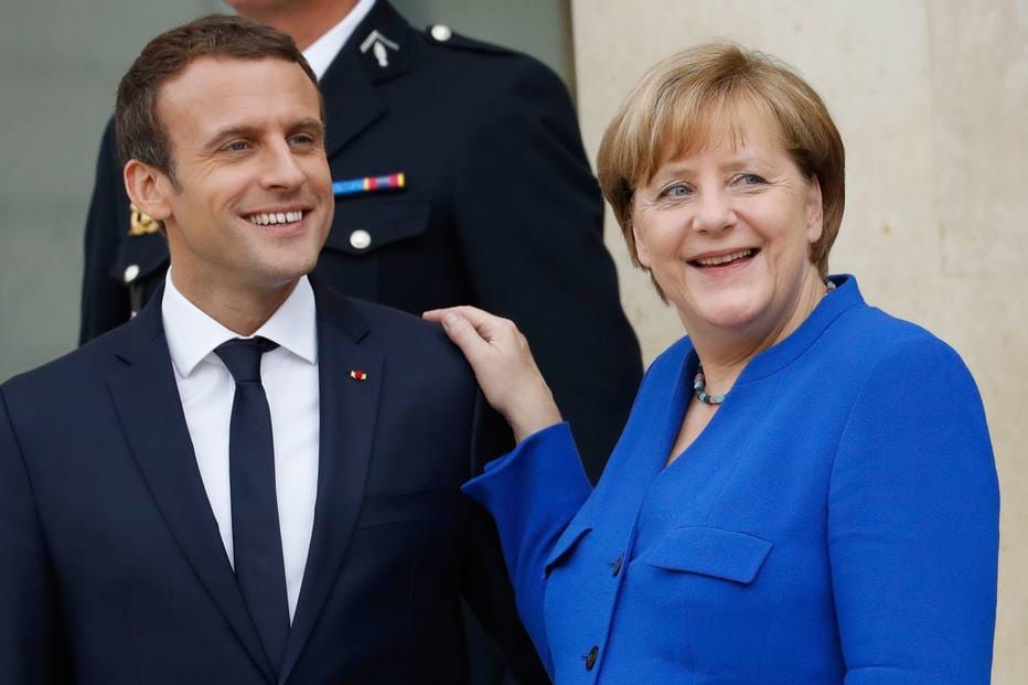 Macron ocupa espaços